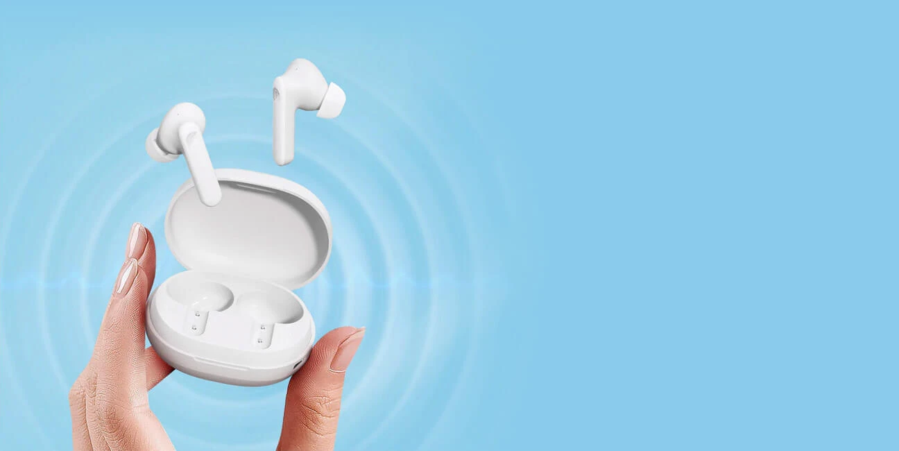 Haylou MoriPods ANC in female hand